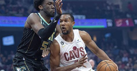 Hornets rally in fourth, beat playoff-bound Cavaliers 106-95